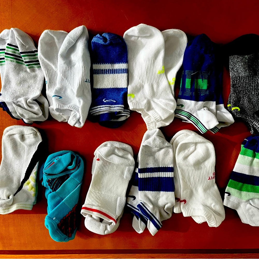 12 pairs of women’s Nike socks